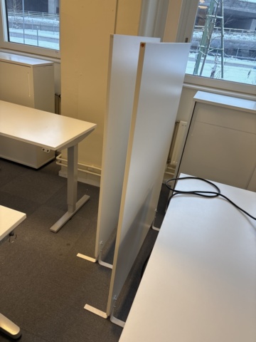 1409504-29 Kontorsmöbler - Höj-/sänkbara skrivbord, förvaringsskåp, avskärmning, m.m - IKEA, Edsbyn, AJ