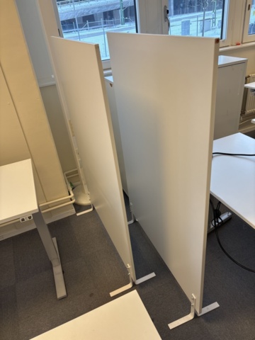 1409504-30 Kontorsmöbler - Höj-/sänkbara skrivbord, förvaringsskåp, avskärmning, m.m - IKEA, Edsbyn, AJ