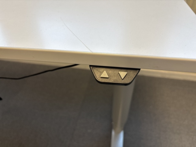 1409504-34 Kontorsmöbler - Höj-/sänkbara skrivbord, förvaringsskåp, avskärmning, m.m - IKEA, Edsbyn, AJ