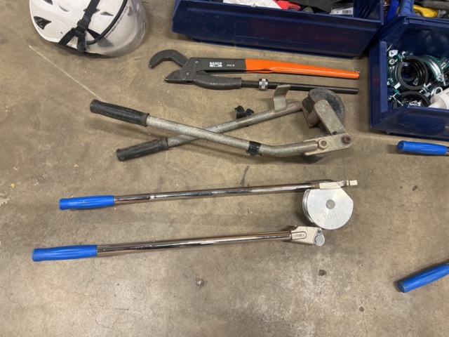 1431674-2 Verktygskista med diverse verktyg och byggtillbehör