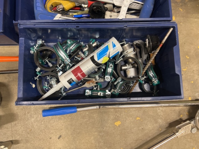 1431674-5 Verktygskista med diverse verktyg och byggtillbehör