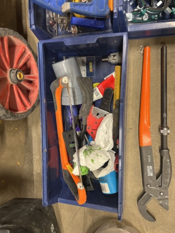 1431674-7 Verktygskista med diverse verktyg och byggtillbehör