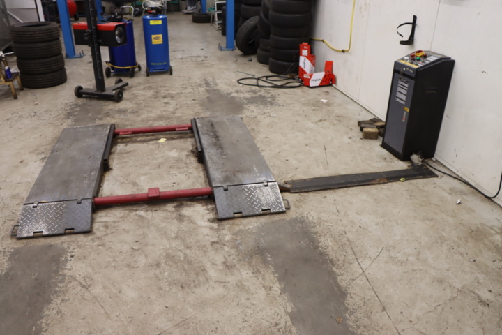 1295819-12 Saxlift Pela SF-L3000