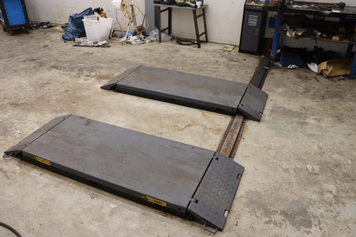 1295838-5 Saxlift Pela SF-F3000