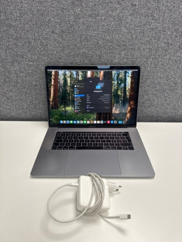 1388768-1 MacBook Pro 15”, 2018
