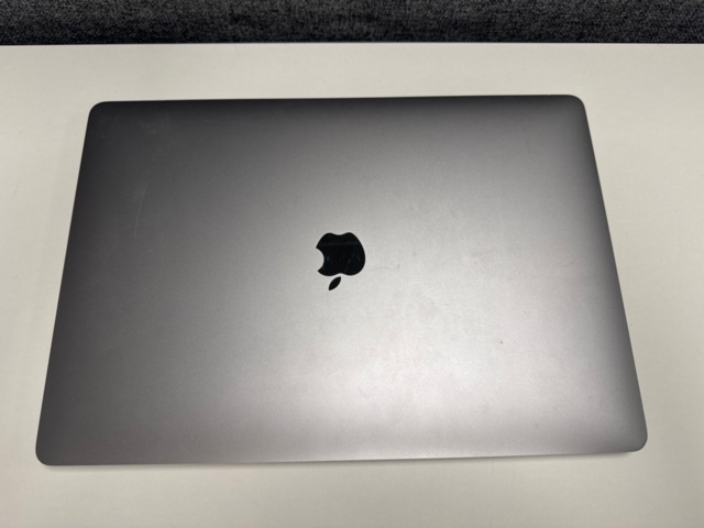 1388768-3 MacBook Pro 15”, 2018