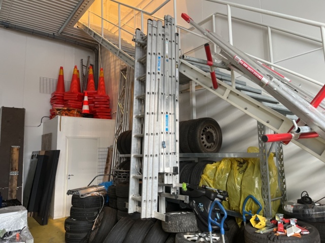 1430095-1 Stegar 4 st