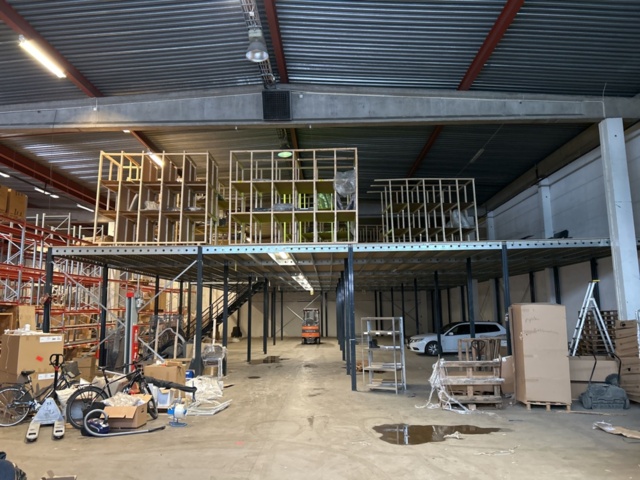 1457428-2 Entresolplan med trappor och räcken för demontering - ca 424 m²