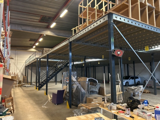 1457428-3 Entresolplan med trappor och räcken för demontering - ca 424 m²