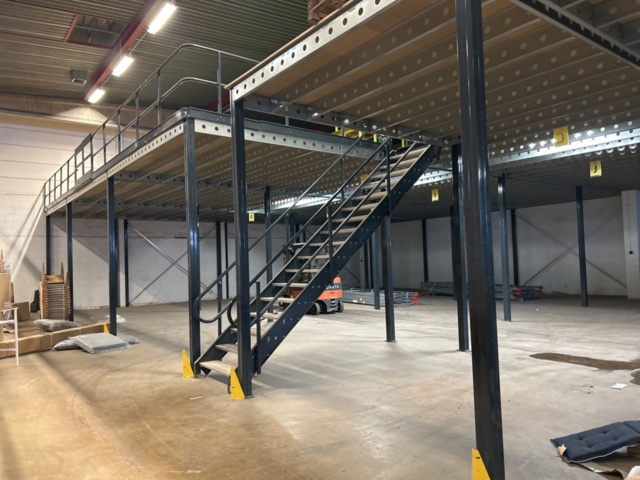 1457428-6 Entresolplan med trappor och räcken för demontering - ca 424 m²