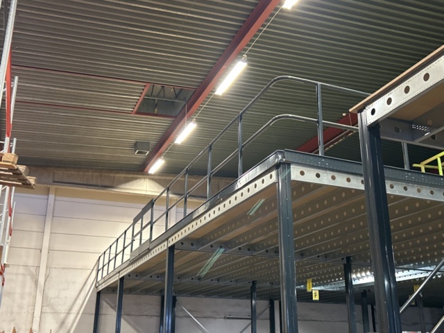 1457428-7 Entresolplan med trappor och räcken för demontering - ca 424 m²