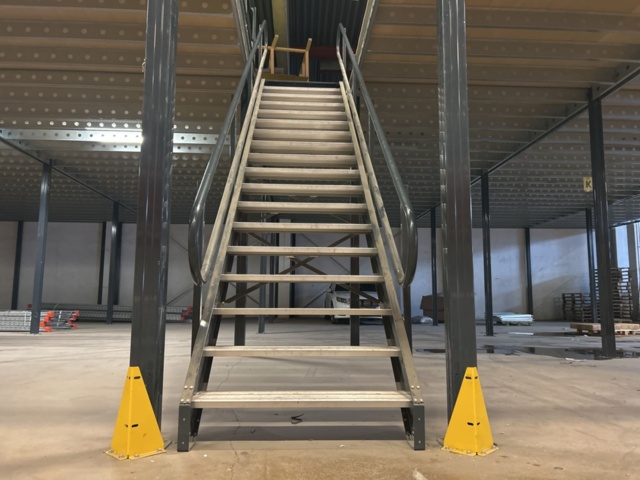 1457428-8 Entresolplan med trappor och räcken för demontering - ca 424 m²