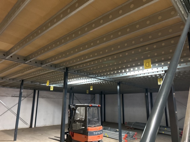 1457428-9 Entresolplan med trappor och räcken för demontering - ca 424 m²