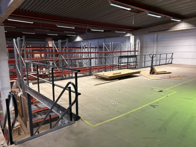 1457428-10 Entresolplan med trappor och räcken för demontering - ca 424 m²