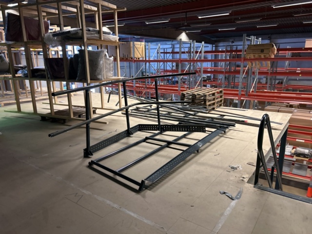 1457428-12 Entresolplan med trappor och räcken för demontering - ca 424 m²