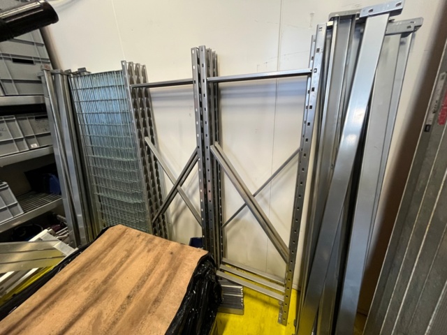 1430099-2 Hyllsystem