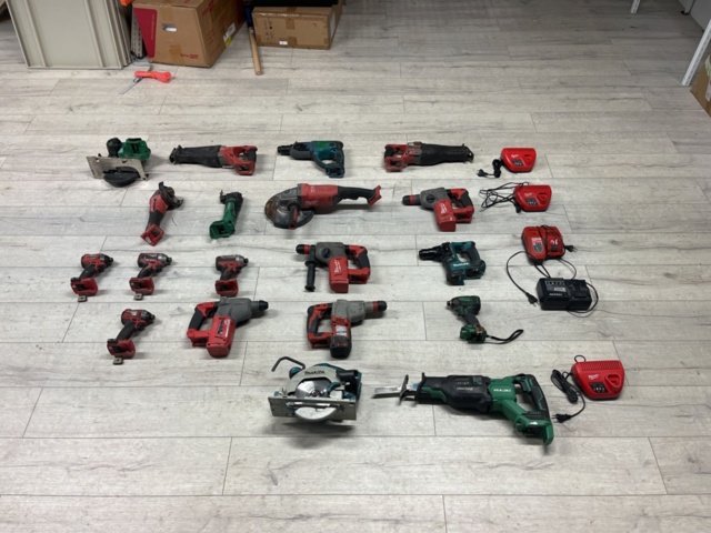 1430101-1 Samling med elmaskiner - Makita, Hikoki, Milwaukee