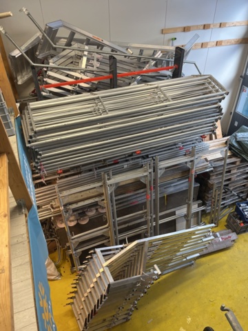 1430102-2 Ställning och fallskyddsräcke m.m - Monzon/Altrad/Roof safety systems