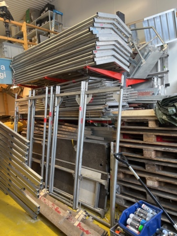 1430102-8 Ställning och fallskyddsräcke m.m - Monzon/Altrad/Roof safety systems