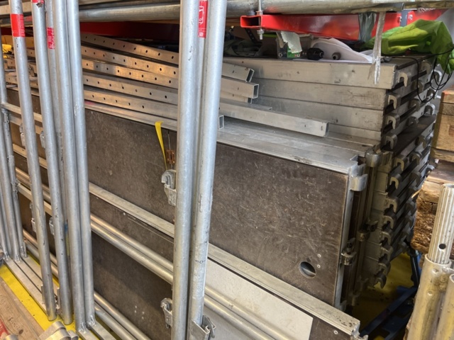 1430102-10 Ställning och fallskyddsräcke m.m - Monzon/Altrad/Roof safety systems