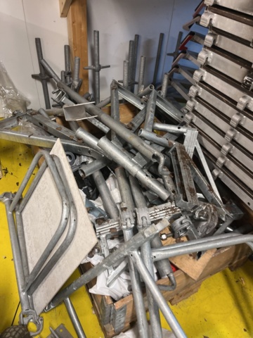 1430102-11 Ställning och fallskyddsräcke m.m - Monzon/Altrad/Roof safety systems