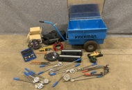 1431696 Verktygskista med diverse verktyg och byggtillbehör