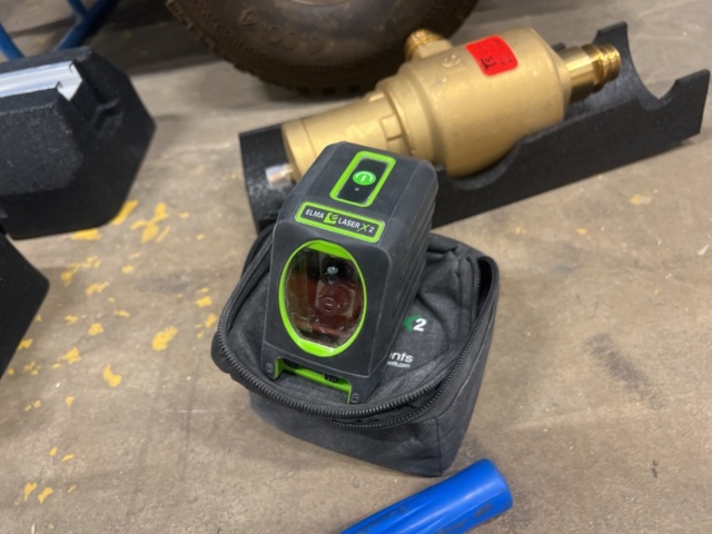 1431696-10 Verktygskista med diverse verktyg och byggtillbehör