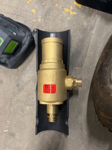 1431696-11 Verktygskista med diverse verktyg och byggtillbehör