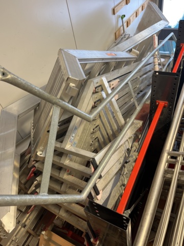 1430102-13 Ställning och fallskyddsräcke m.m - Monzon/Altrad/Roof safety systems