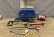 1431697 Verktygskista med diverse verktyg och byggtillbehör