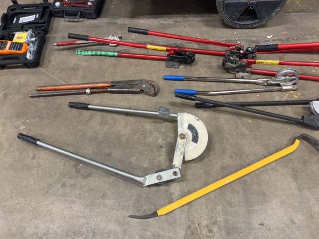 1431697-2 Verktygskista med diverse verktyg och byggtillbehör