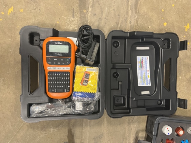 1431697-4 Verktygskista med diverse verktyg och byggtillbehör