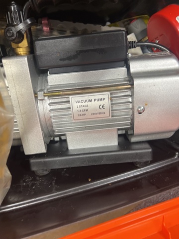 1431697-12 Verktygskista med diverse verktyg och byggtillbehör