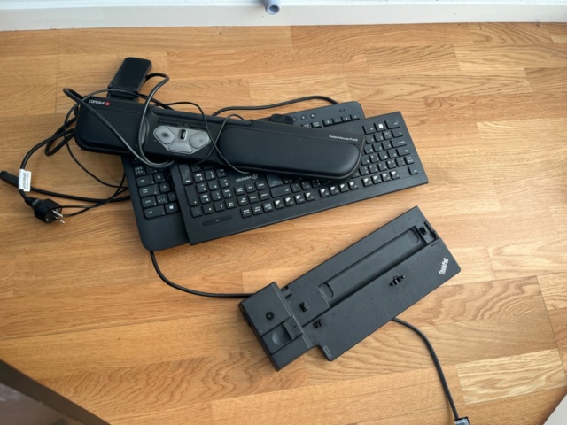 1056751-5 Computer equipment and accessories – Samsung, Dell, HP and others.