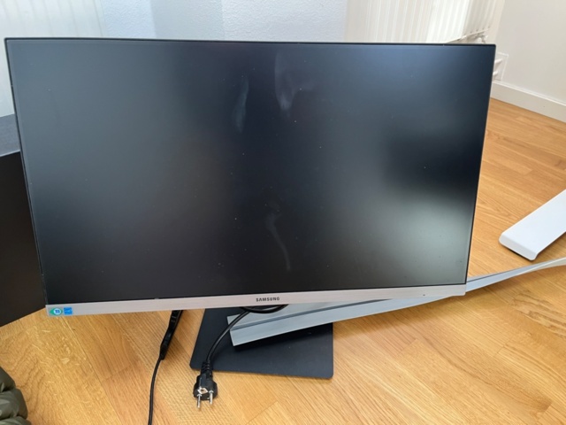 1056751-6 Computer equipment and accessories – Samsung, Dell, HP and others.