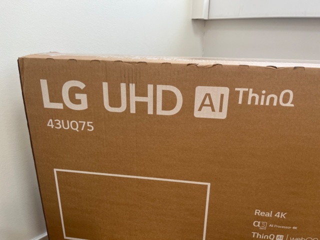 1056752-7 Konferensutrustning med TV och videobar – LG 43UQ75, igloohome, Logitech