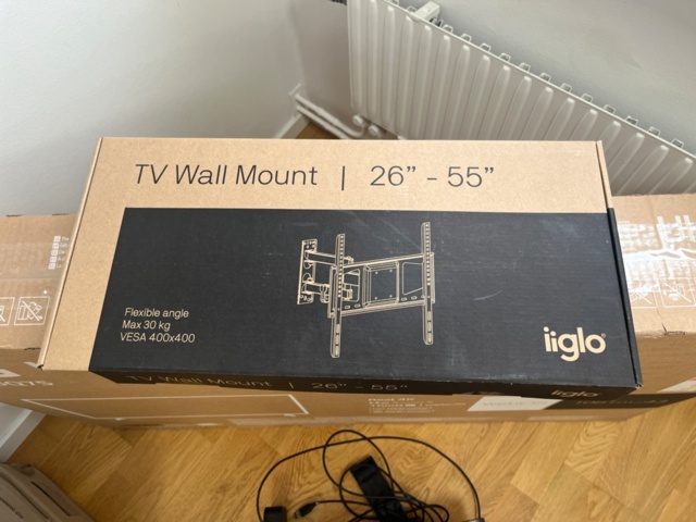1056752-9 Konferensutrustning med TV och videobar – LG 43UQ75, igloohome, Logitech
