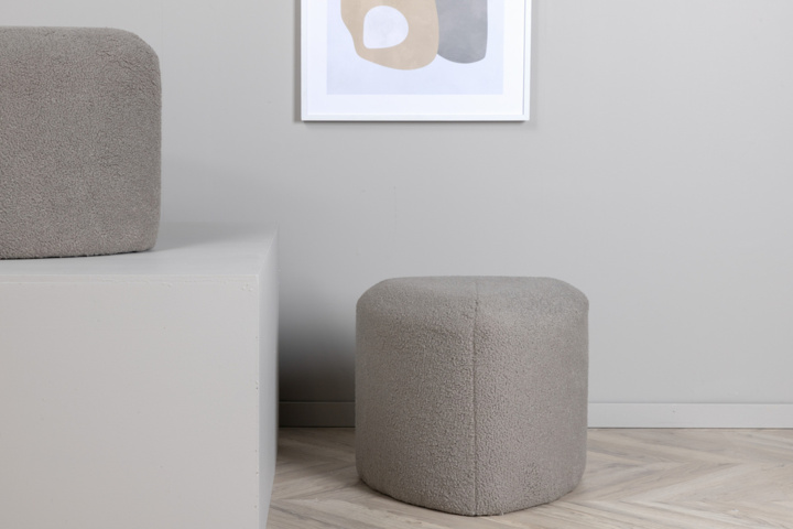 Side table and pouf - PS Auction - We value the future - Largest in net ...