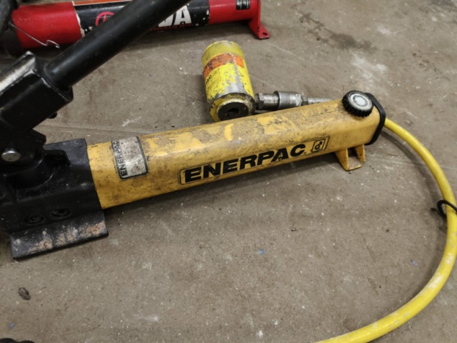 1401220-4 Hydrauliska domkrafter