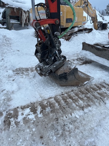 1321343-11 Grävmaskin Kubota KX080-3