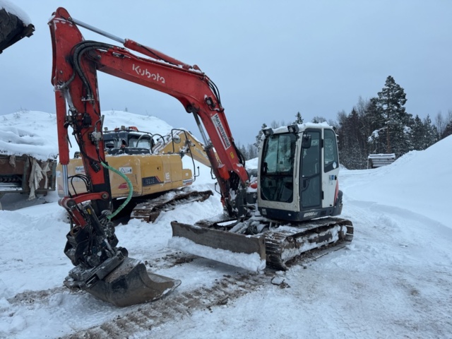 1321343-33 Grävmaskin Kubota KX080-3