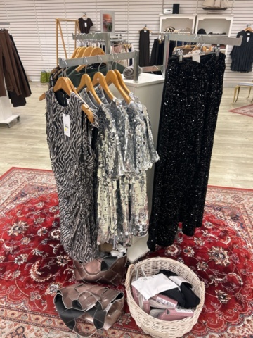 1410853-2 Samtliga kläder i butiken