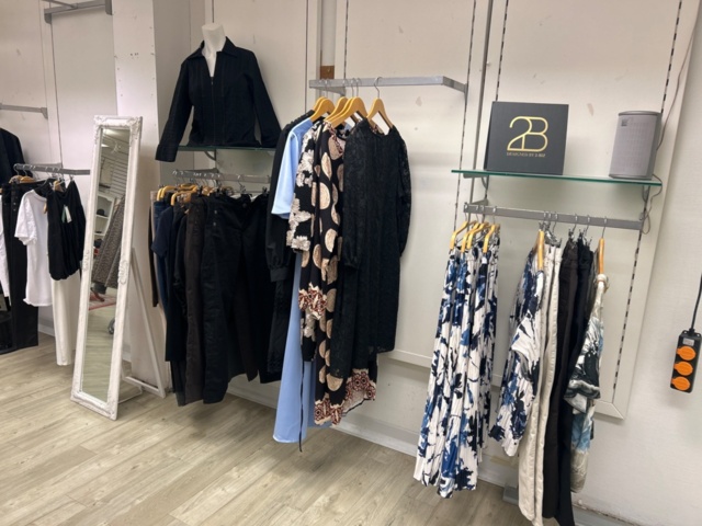 1410853-6 Samtliga kläder i butiken