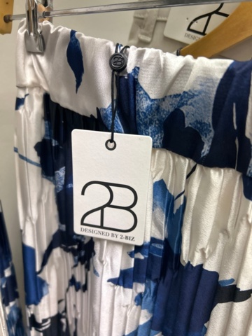 1410853-7 Samtliga kläder i butiken