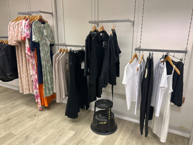 1410853-9 Samtliga kläder i butiken