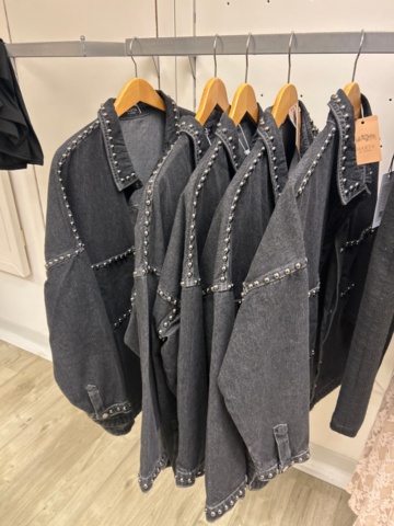 1410853-12 Samtliga kläder i butiken