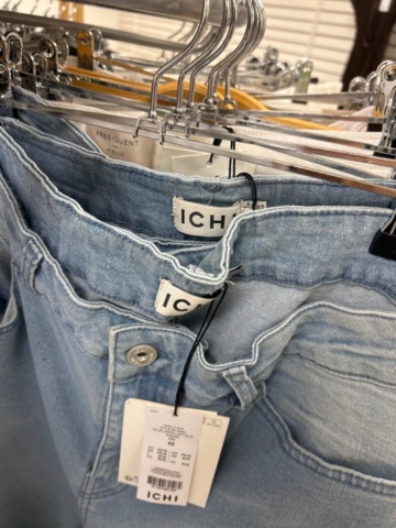 1410853-18 Samtliga kläder i butiken