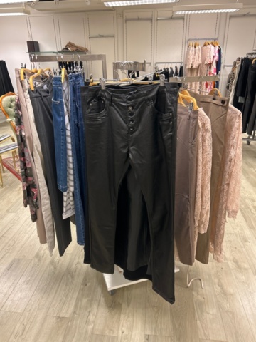 1410853-19 Samtliga kläder i butiken