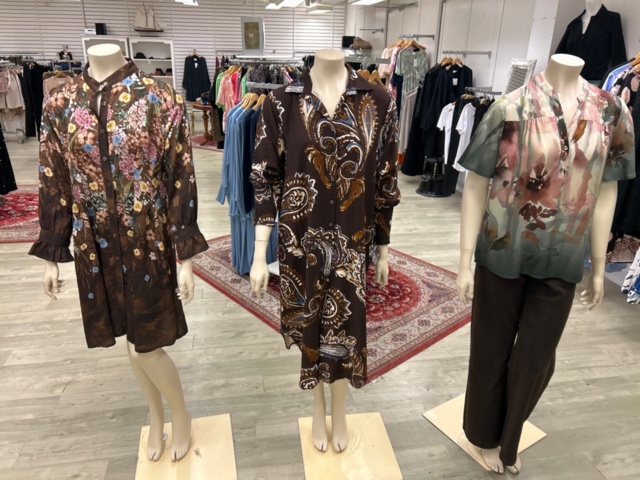 1410854-1 Skyltdockor, klädställningar och galgar