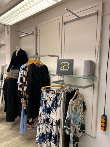 1410854-3 Skyltdockor, klädställningar och galgar